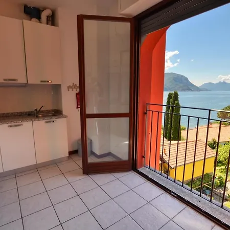 3-bedroom Lake View Camelia 40 *