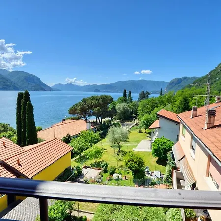 3-bedroom Lake View Camelia 40 *
