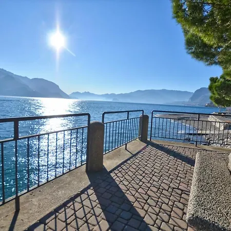 3-bedroom Lake View Camelia 40 *