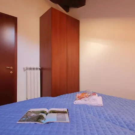 3-bedroom Lake View Camelia 40 San Siro (Lombardy)